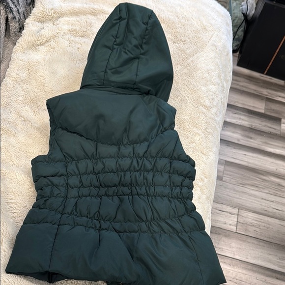 NWOT, michael kors Women's Green Puffer Vest - Picture 6 of 9
